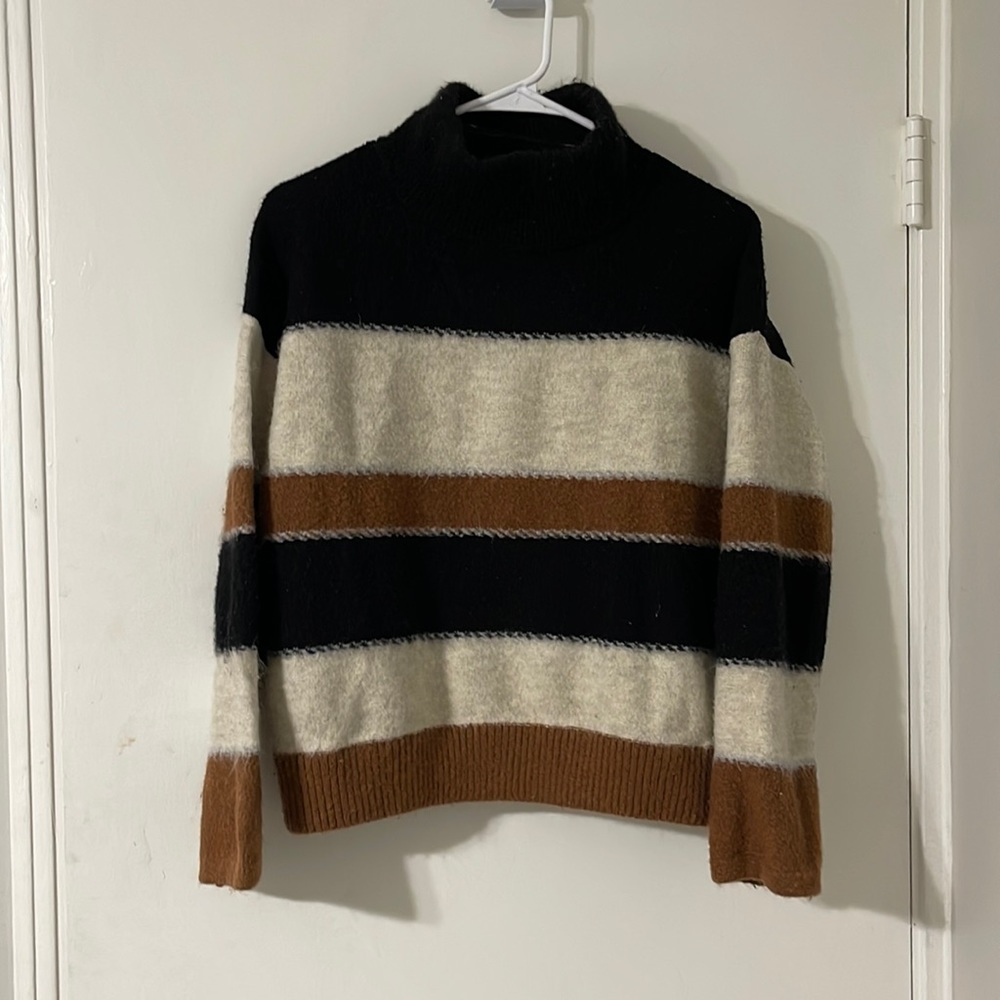 Universal Thread sweater